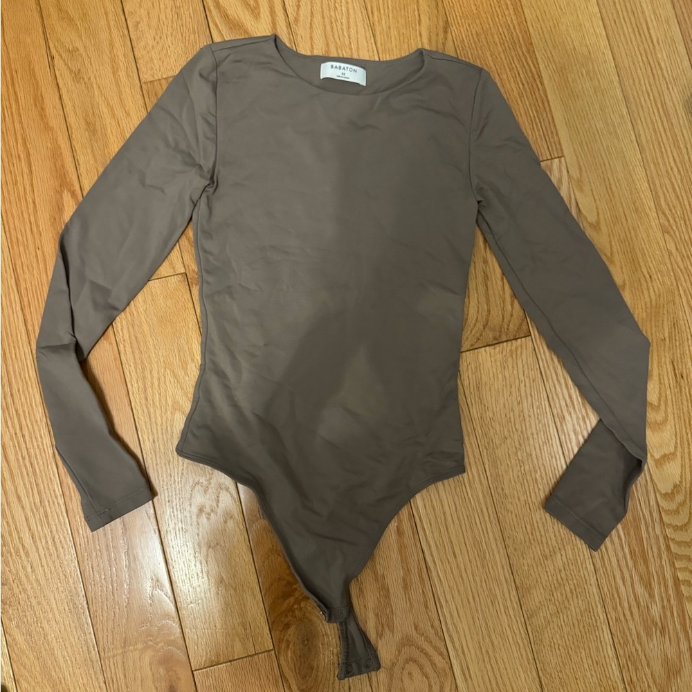 Aritzia Babaton contour crew long sleeve bodysuit size XS